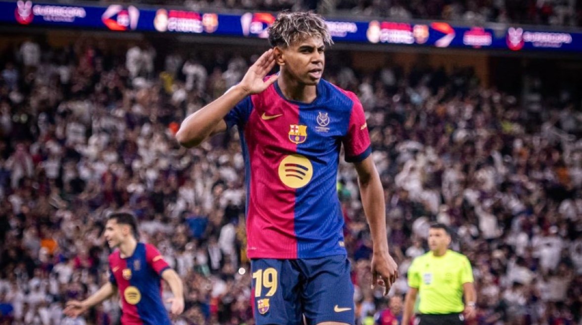 انتهى الشوط الأول بتقدم  بتقدم برشلونه علي ريال مدريد  بنتيجة 4-1، في نهائي بطولة السوبر الإسباني 