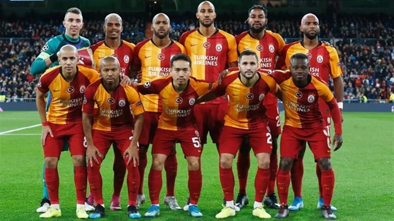 ألكمار يقصي جالاتا سراي ويتأهل إلى دور الـ16 في الدوري الأوروبي