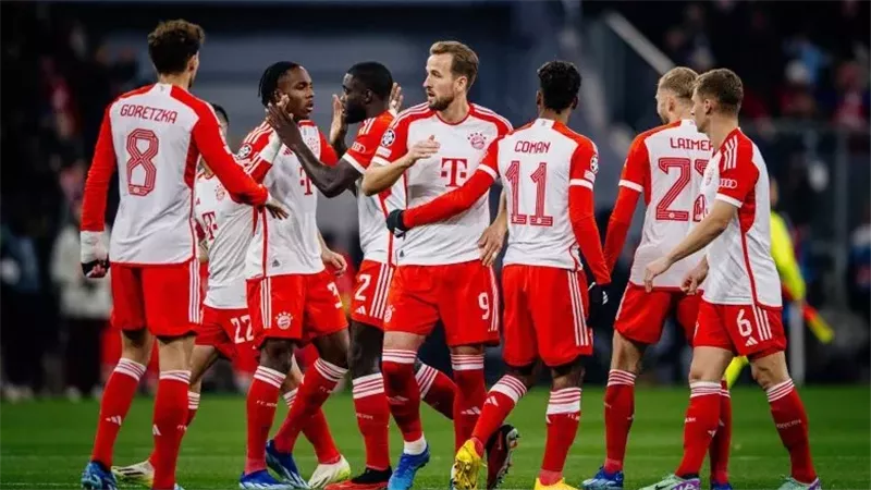 بايرن ميونخ يكتسح آينتراخت فرانكفورت برباعية