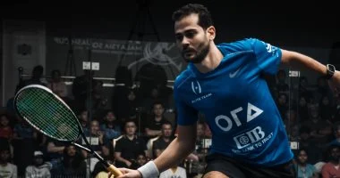 كريم عبد الجواد يتوج بلقب بطولة قطر للاسكواش بعد فوزه علي طارق مؤمن