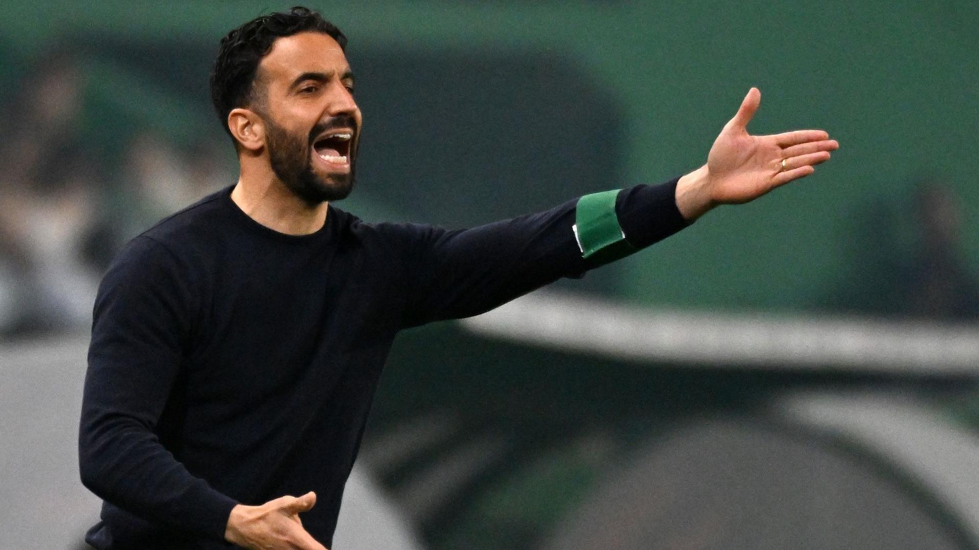 مانشستر يونايتد في أزمة قبل موقعة سوسيداد.. 11 لاعبًا خارج الحسابات!
