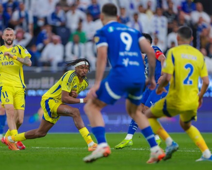 رونالدو يقود النصر لحسم الكلاسيكو أمام الهلال بثلاثية مثيرة