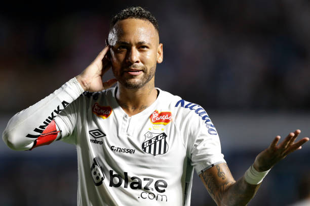 نيمار يعود لأجواء الملاعب بعد شهر من الغياب