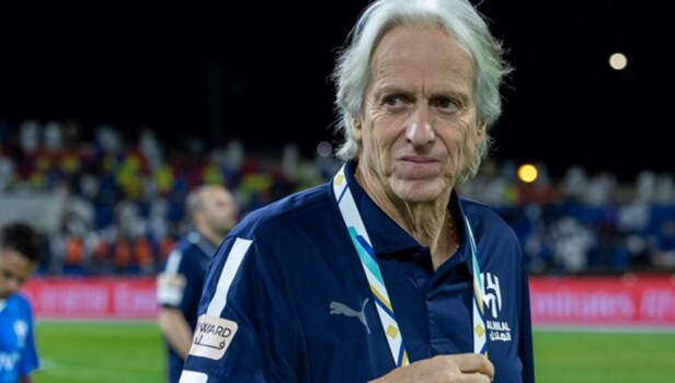 جيسوس يقترب من تدريب منتخب البرازيل رغم تقليص راتبه