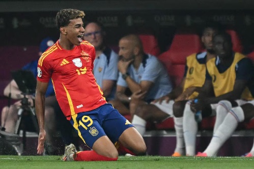 لامين يامال يختار إسبانيا بدلًا من المغرب: الركراكي يكشف كواليس القرار