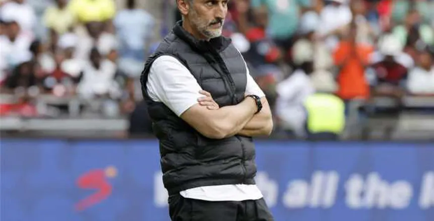 الزمالك خارج حساباته.. خوسيه ريفيرو ينفي التواصل بشأن تدريب الفريق
