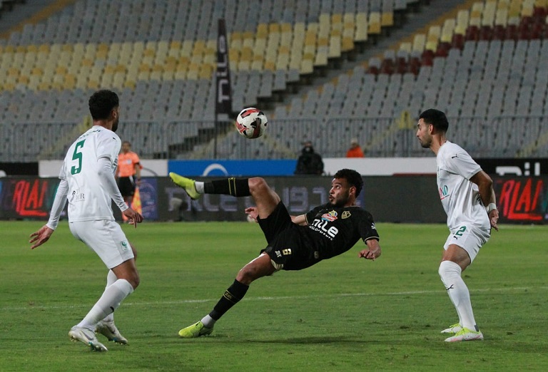 الزمالك يتعادل سلبياً مع المصري في مواجهة متوازنة ببرج العرب