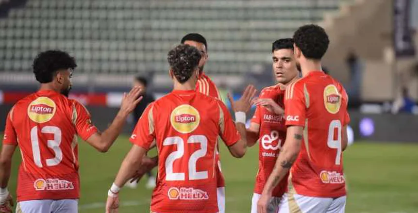 الأهلي يضع عينه على ظهيره السابق لتعويض غياب معلول