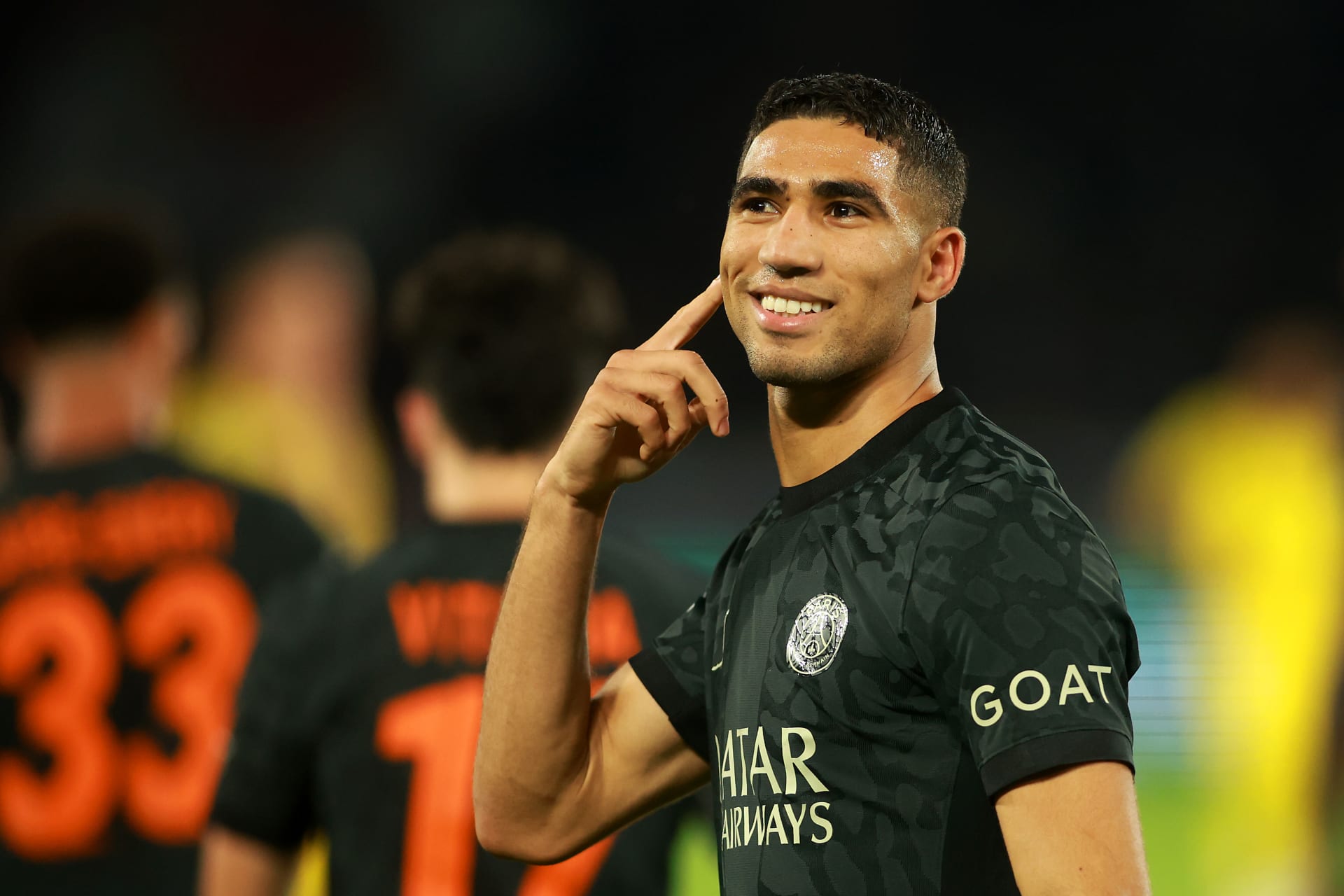 أشرف حكيمي يتوَّج بجائزة أفضل لاعب إفريقي في الدوري الفرنسي لعام 2025
