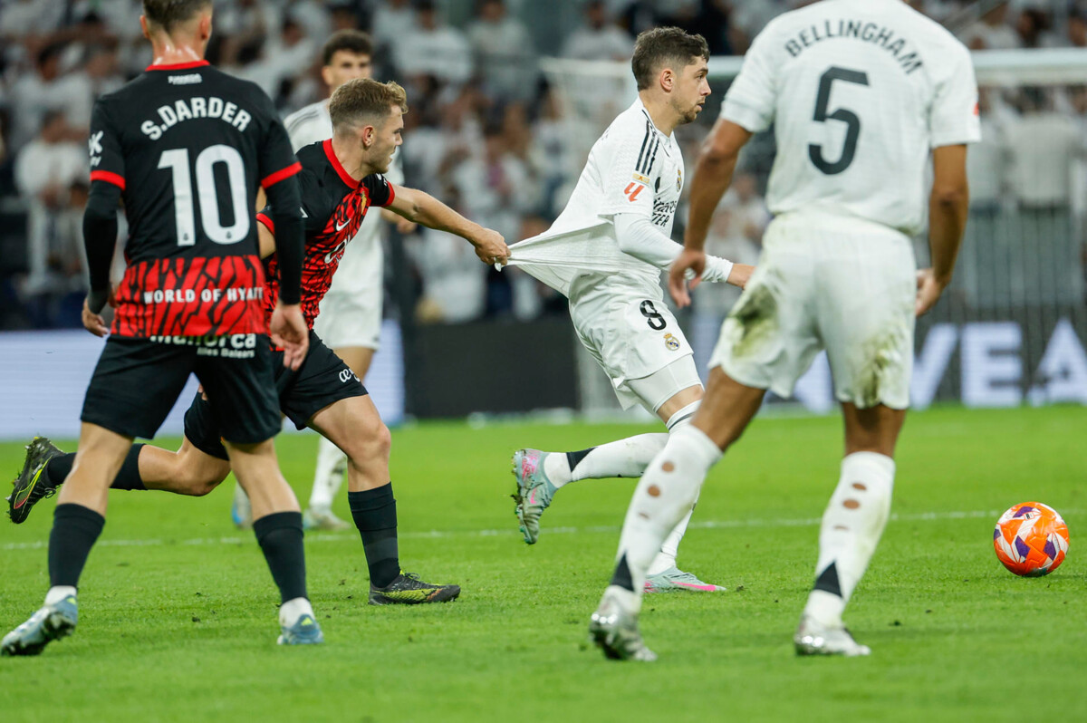 ريال مدريد يخطف فوزًا مثيرًا في الوقت القاتل ويؤجل تتويج برشلونة