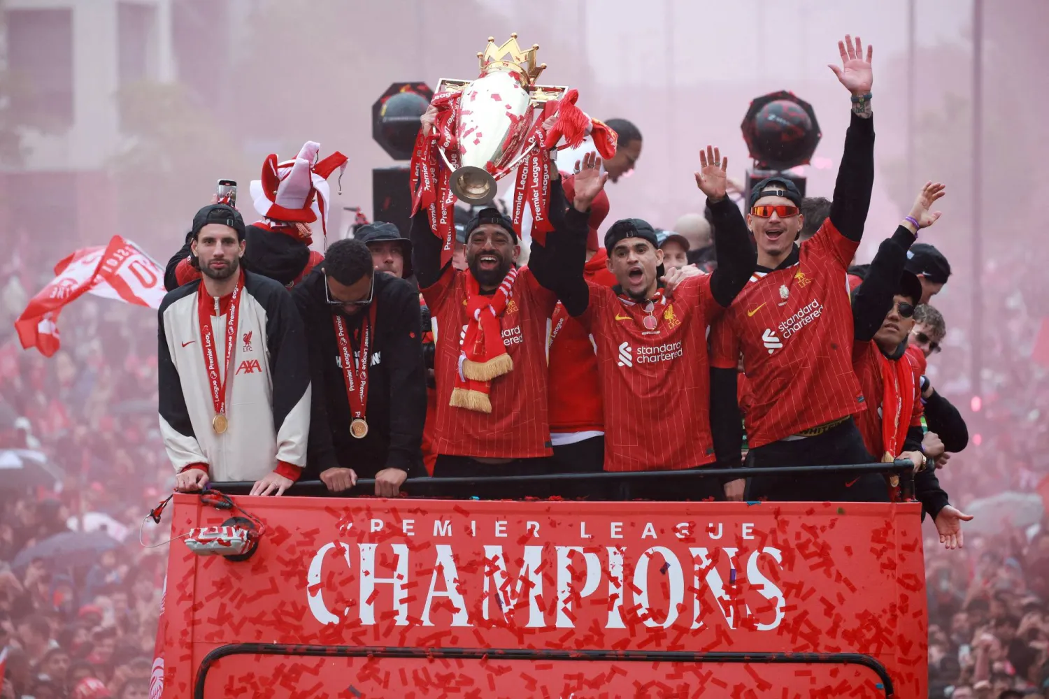 احتفالات ليفربول تعود إلى الشوارع... موكب مكشوف يُشعل المدينة بعد التتويج بالبريميرليغ