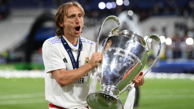 مودريتش يقترب من مغادرة الريال نحو ميلان في صفقة تاريخية