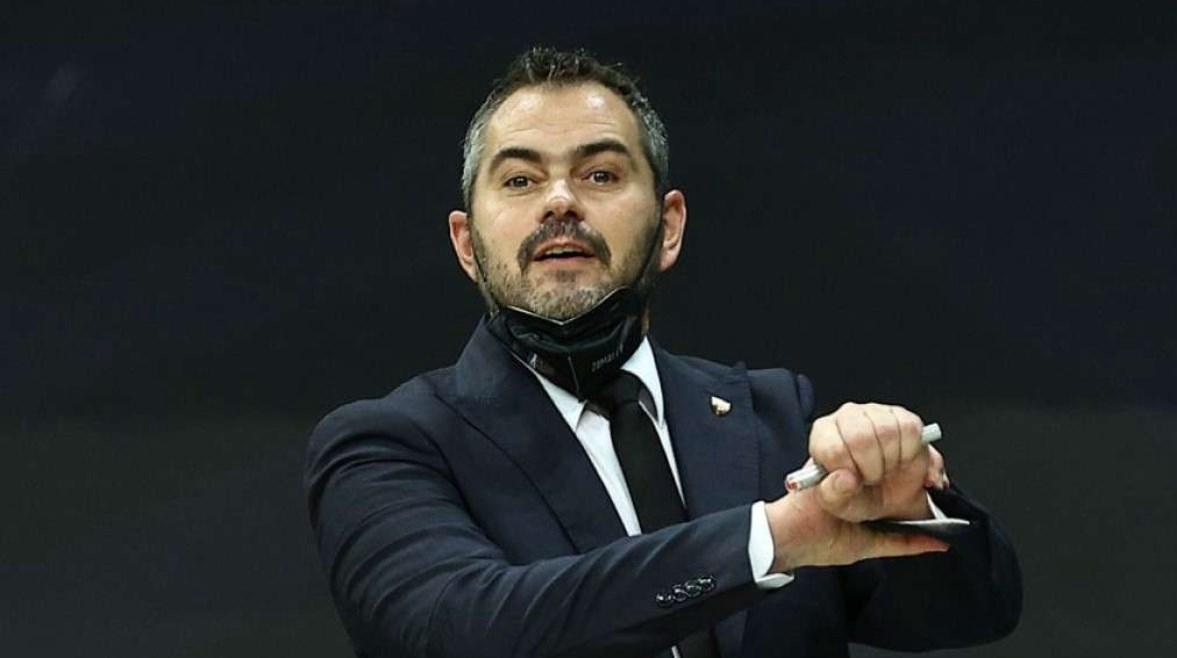 الأهلي يبحث عن مدرب أجنبي جديد لفريق السلة خلفًا لـ أوجوستي