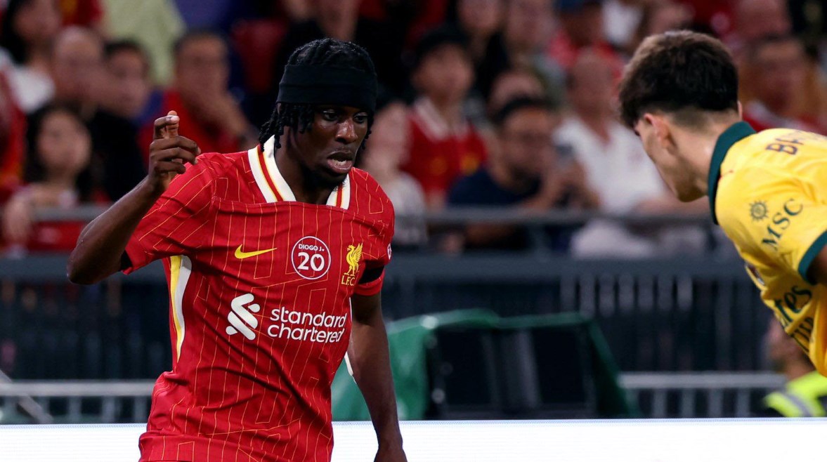 قبل انطلاق الدوري الإنجليزي.. رباعية ميلان تدق جرس الإنذار لدفاع ليفربول