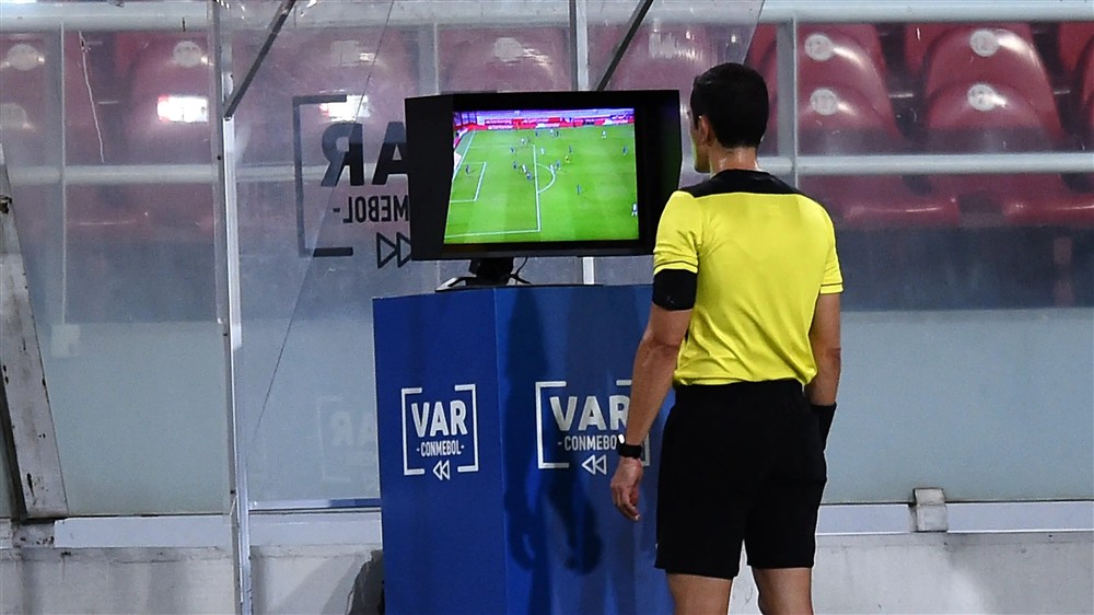 وزارة الرياضة تعلن حل أزمة الڤار وإنطلاق الدوري في موعده