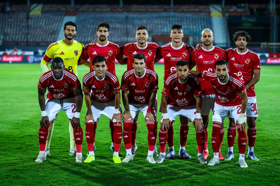 الأهلي يحذر لاعبيه من السوشيال ميديا ويهدد بعقوبات مغلظة