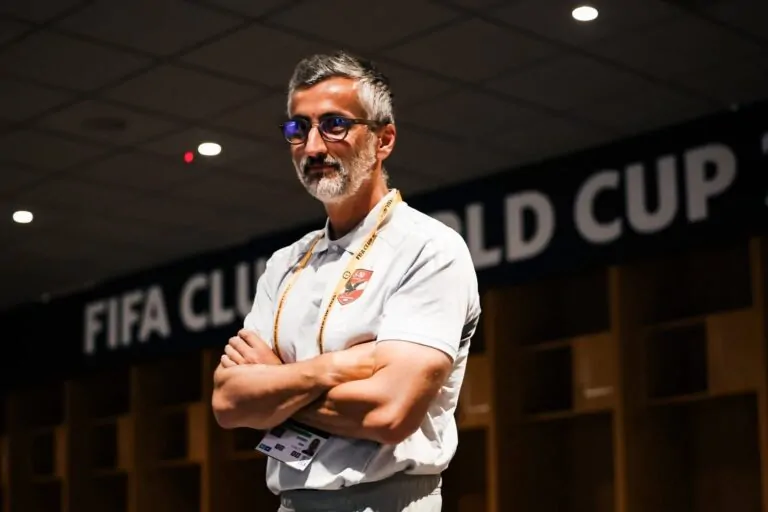 ريبيرو يبتعد عن الدوري الجنوب أفريقي.. ويترقب عروض شمال أفريقيا