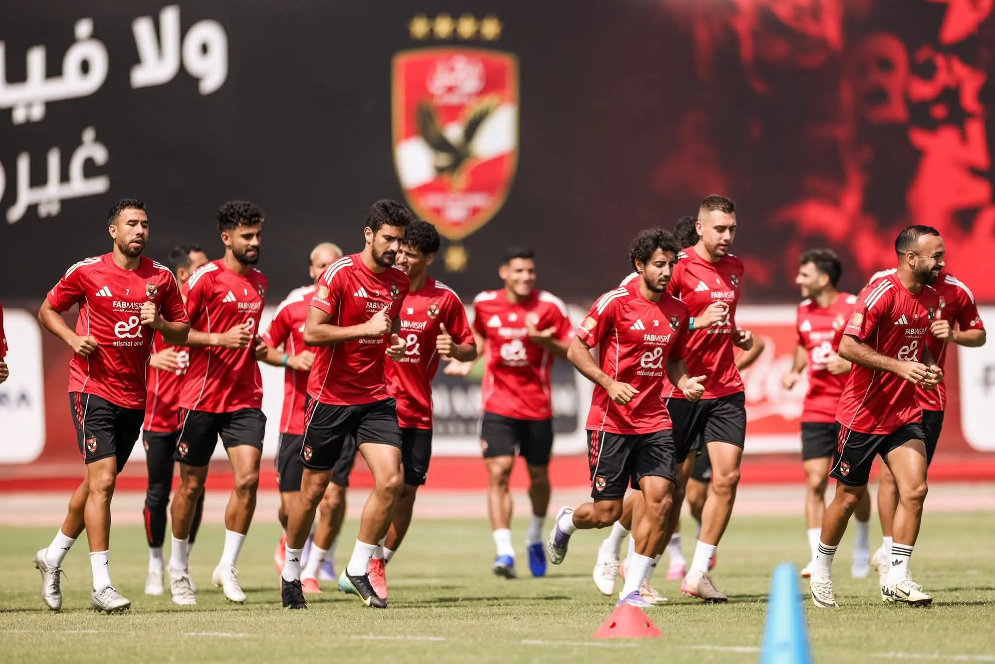مصدر بالأهلي: عقد ريبيرو يتضمن شرطًا جزائيًا بقيمة راتب 3 أشهر