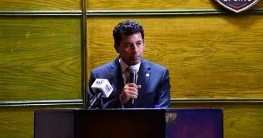 وزير الرياضة يبحث مع مجلس إدارة استاد القاهرة خطط التطوير واستضافة البطولات الدولية