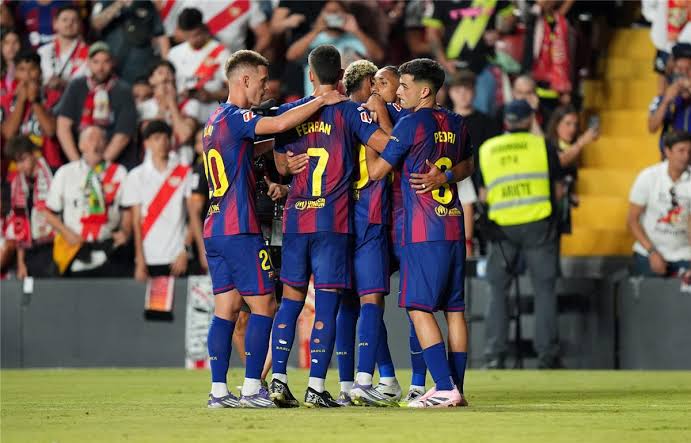 برشلونة يسحق فالنسيا ويلاحق ريال مدريد علي الصدارة