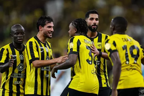 الاتحاد يبدأ مشواره الآسيوي بتشكيل هجومي رغم غياب بنزيما