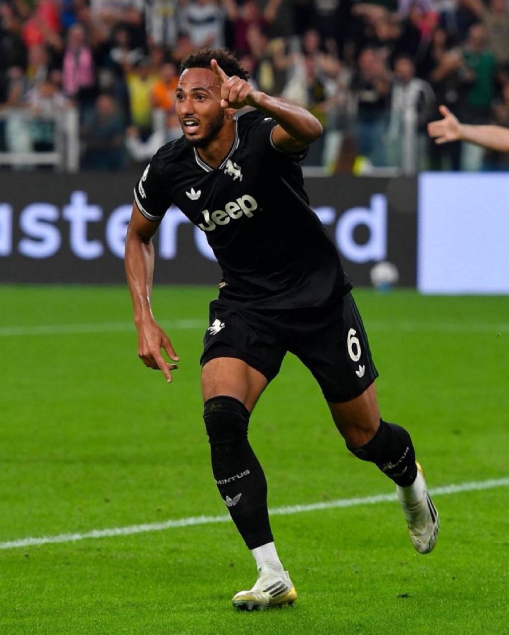 عاجل | يوفنتوس يتمسك بلويد كيلي ويرفض 20 مليون يورو من سندرلاند
