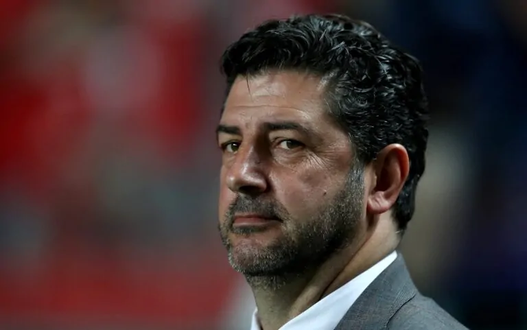الأهلي يتواصل مع كيروش وفيتوريا.. وفيشر يضع شروطاً مثيرة للجدل