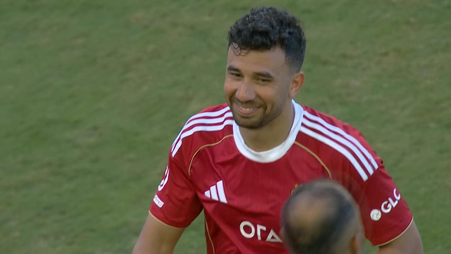 من الأهلي إلى أوروبا والعودة.. تريزيجيه يحتفل بـ31 عاماً من التحدي والتألق