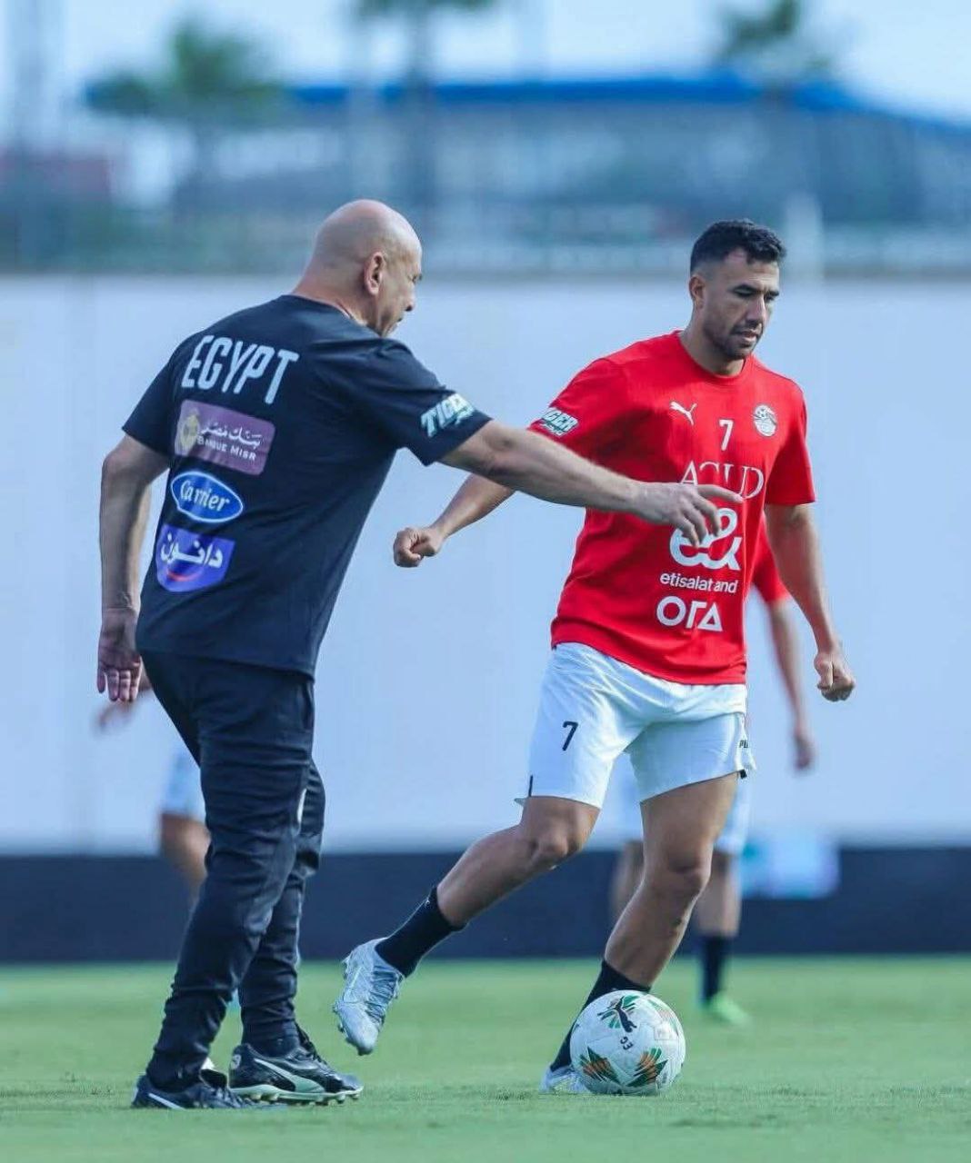 تريزيجيه يشعل المنافسة في منتخب مصر.. أرقام قياسية وأداء ناري في عهد حسام حسن