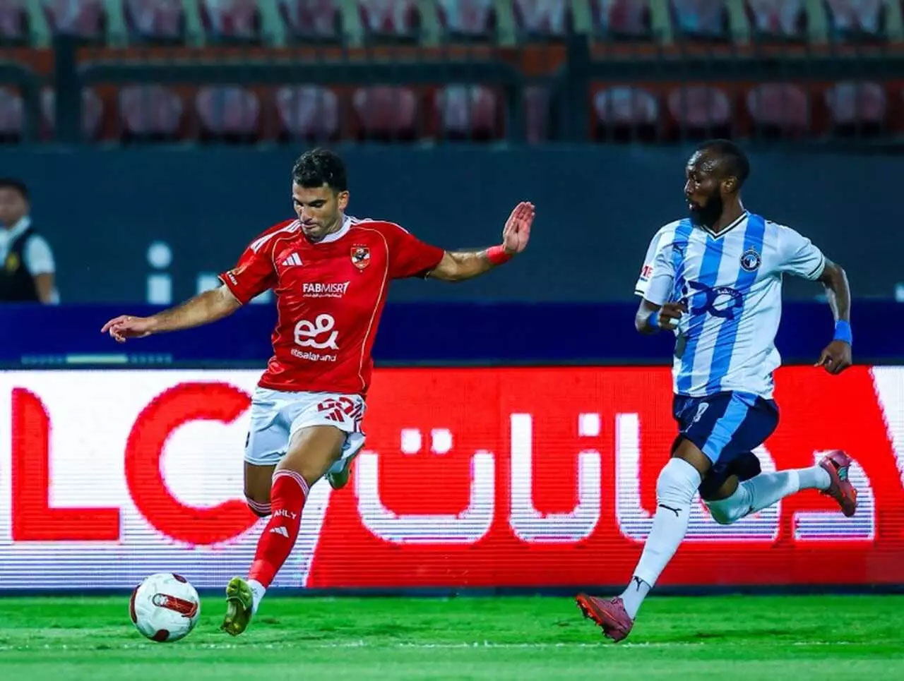 نيدفيد: الأهلي وبيراميدز الأقرب للقب الدوري