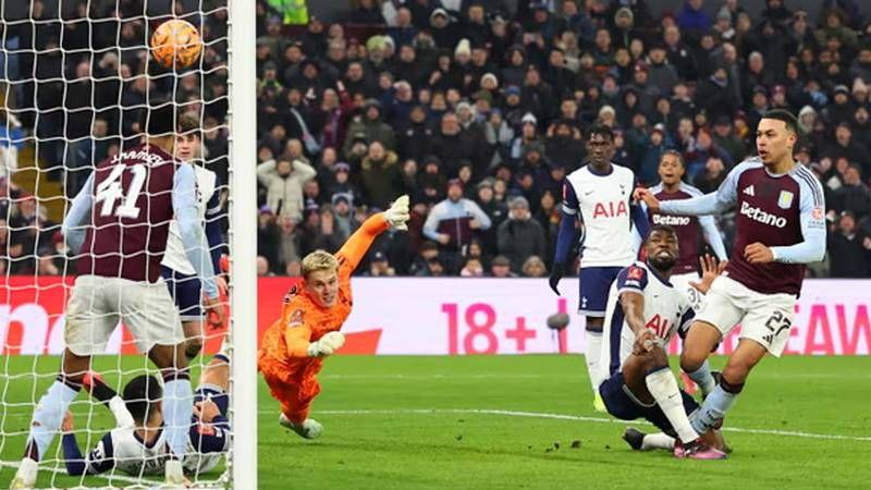 قمة ملتهبة في لندن.. توتنهام وأستون فيلا وجهاً لوجه في صراع شرس على النقاط الثلاث