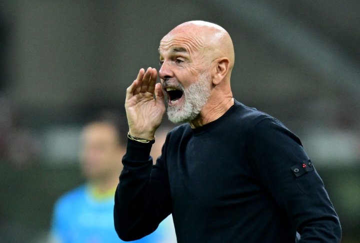 فيورنتينا يُنهي حقبة بيولي ويُسند القيادة لجالوبا مؤقتًا