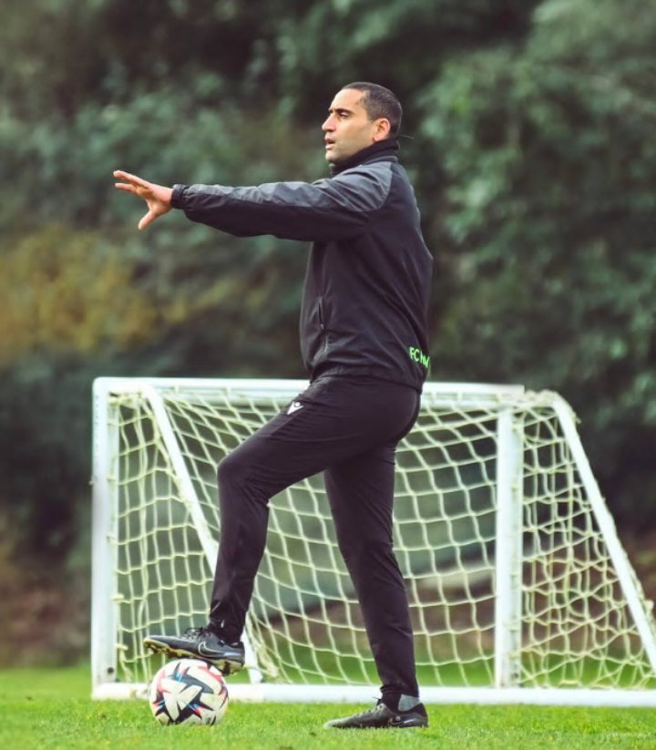 تعيين أحمد قنطاري مديرًا فنيًا لنادي نانت حتى نهاية الموسم