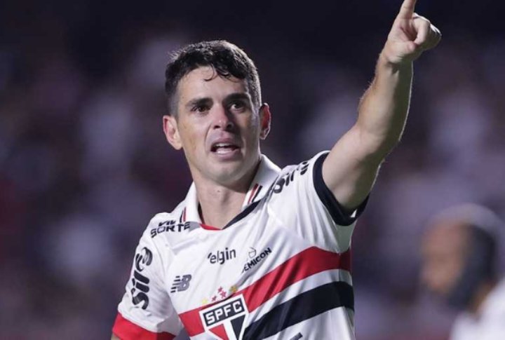 قرار صادم في الكرة البرازيلية.. أوسكار يقترب من إعلان اعتزاله رسميًا