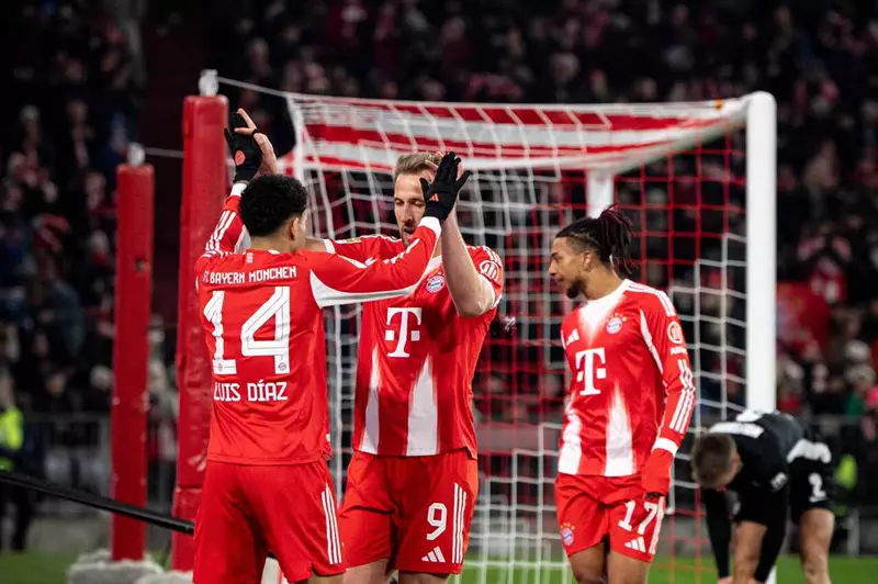 قطار بايرن ميونخ يدهس فولفسبورغ في الجولة 16 من الدوري الألماني