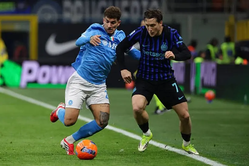 تعادل مثير يُشعل صدارة الكالتشيو.. إنتر ونابولي يحسمان القمة بلا غالب ولا مغلوب