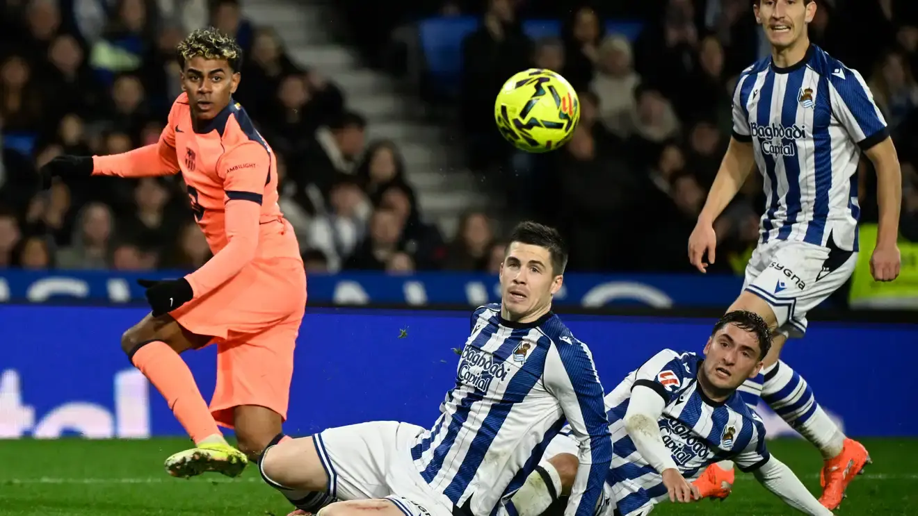  ريال سوسيداد يصعق برشلونة ويشعل الليغا الإسبانية | مفاجأة مدوية في قمة الليجا