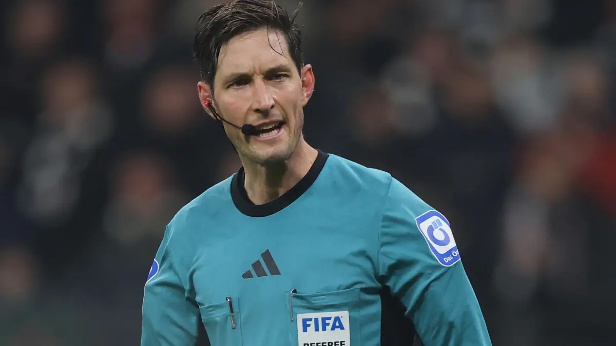 “طبيب عظام” يشعل القمة.. مفاجأة تحكيمية مدوية لمباراة الأهلي والزمالك