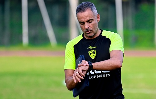 شبح الإقالة يطارد جوميز.. مدرب الزمالك السابق تحت الضغط مع الخليج  السعودي