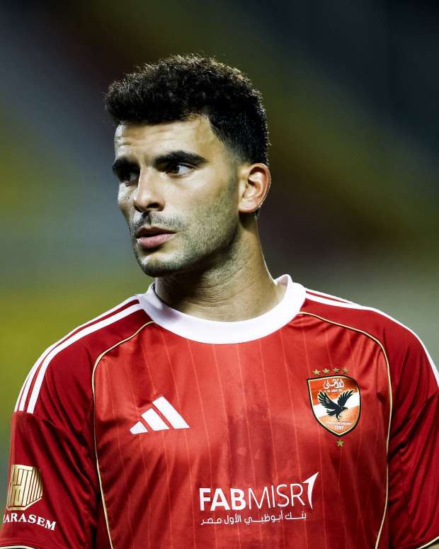 زيزو يشعل الخلاف  بين  الأهلي والزمالك من جديد.. أزمة العقود تصل إلى البرلمان